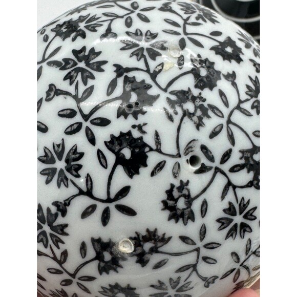 4 CHINOISERIE BLACK AND WHITE CERAMIC Orbs RUG BALLS 4in Stripes Floral Decor - Picture 6 of 9